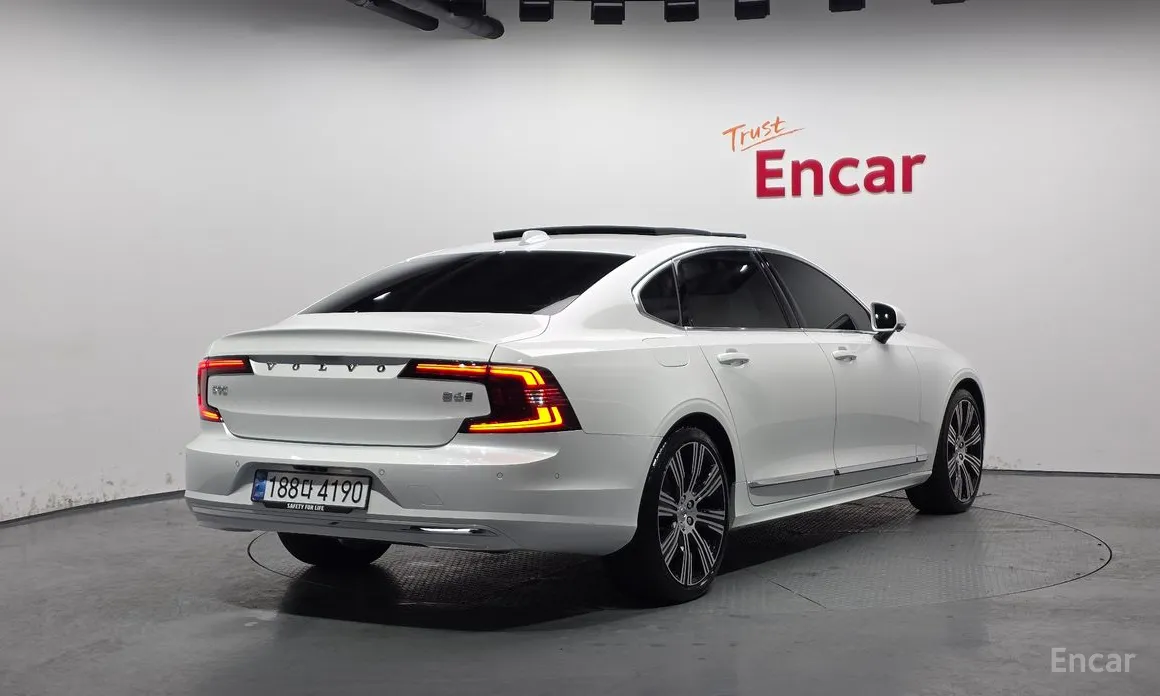 Фото 2 - Volvo S90