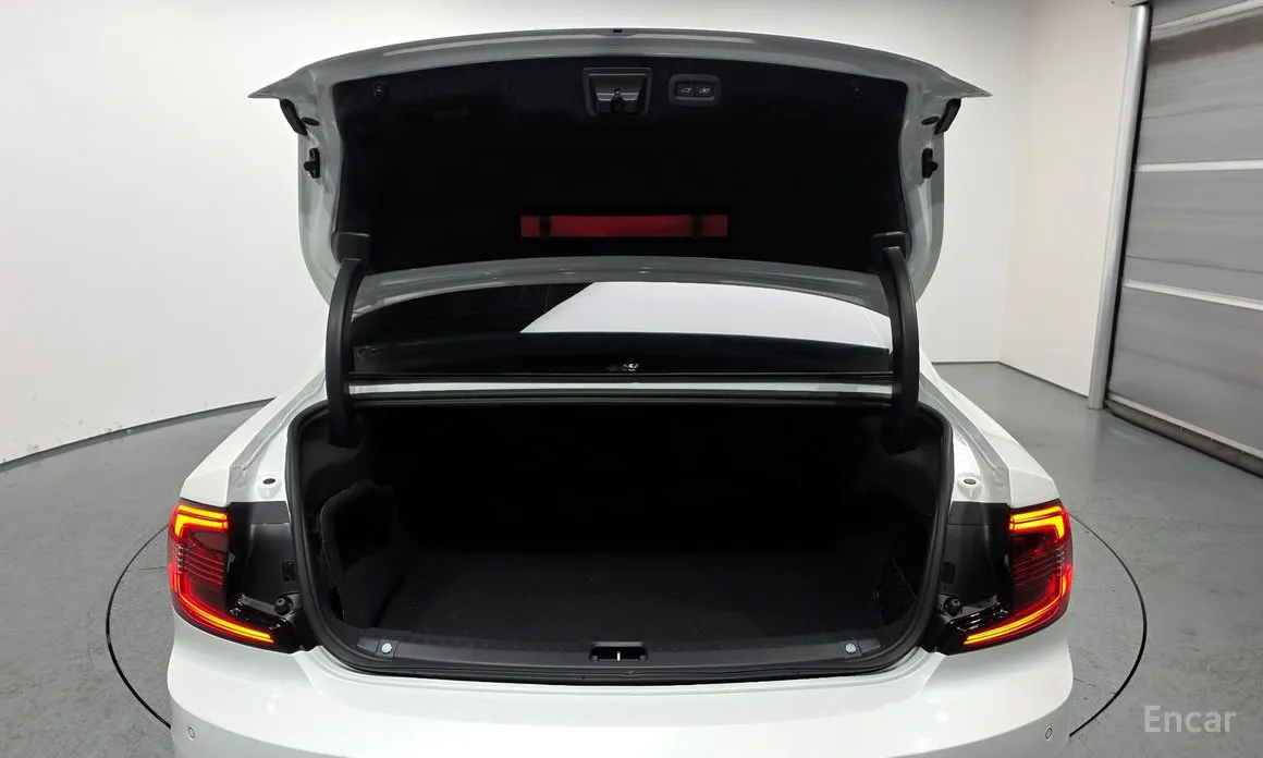 Фото 20 - Volvo S90