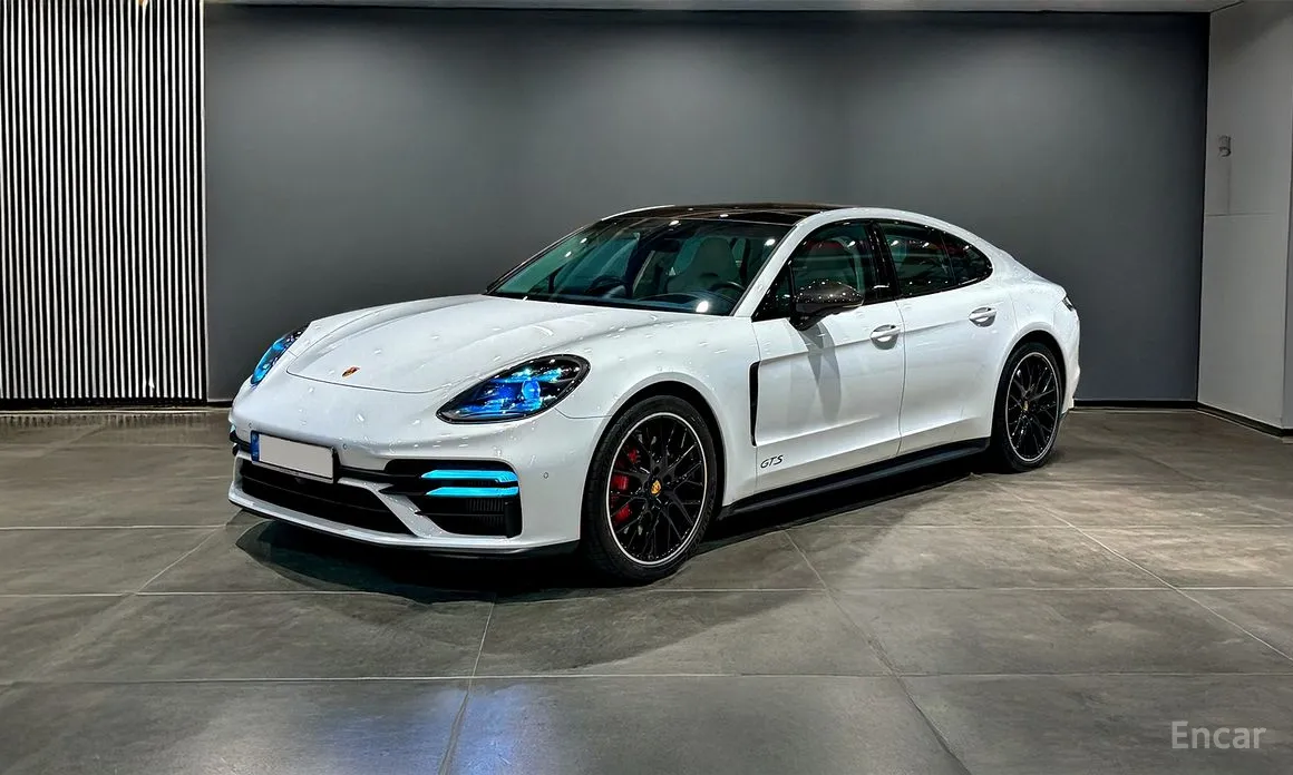 Фото 1 - Porsche Panamera