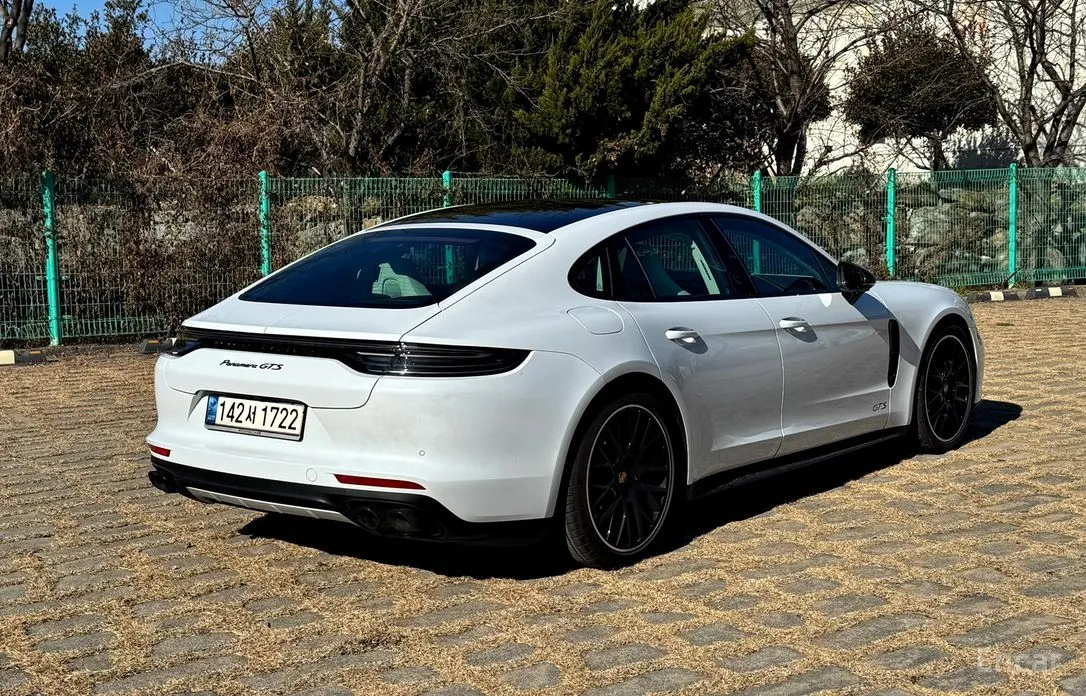 Фото 10 - Porsche Panamera