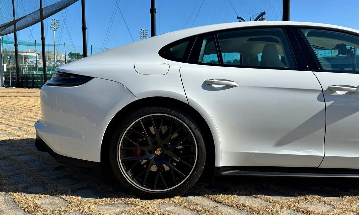 Фото 8 - Porsche Panamera