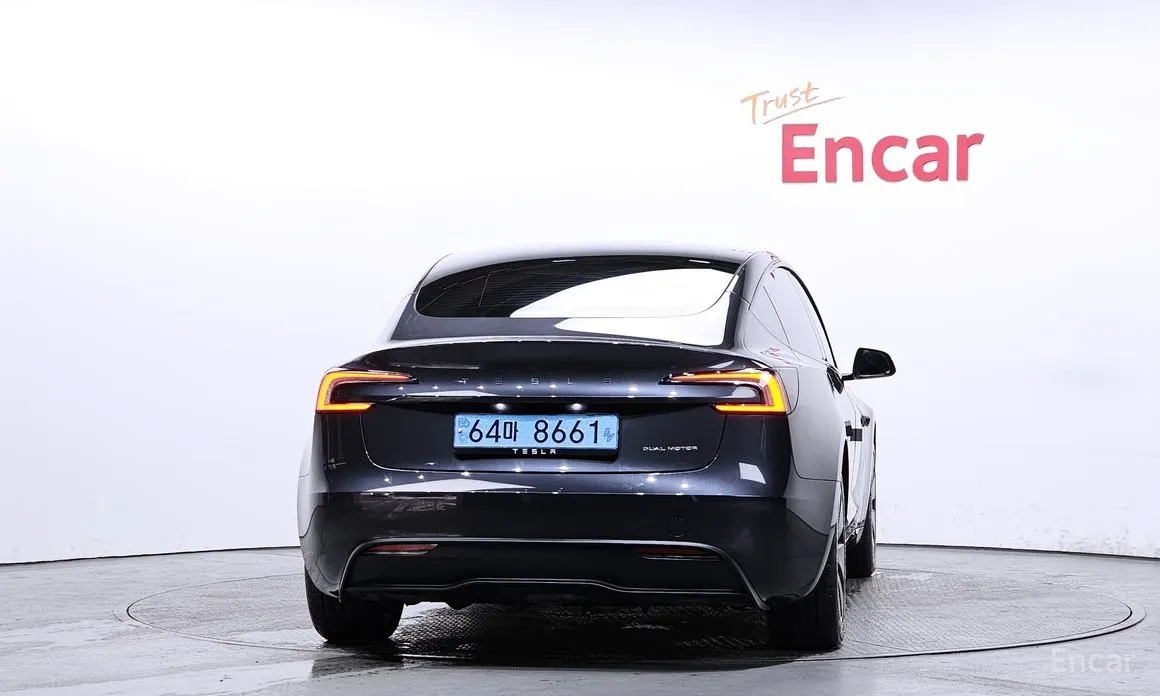 Фото 4 - Tesla Model 3