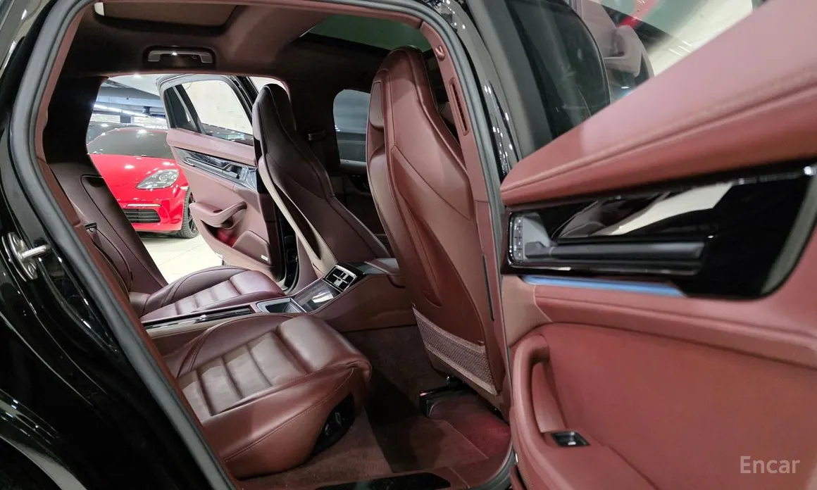 Фото 13 - Porsche Panamera