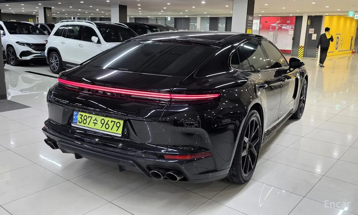 Фото 18 - Porsche Panamera