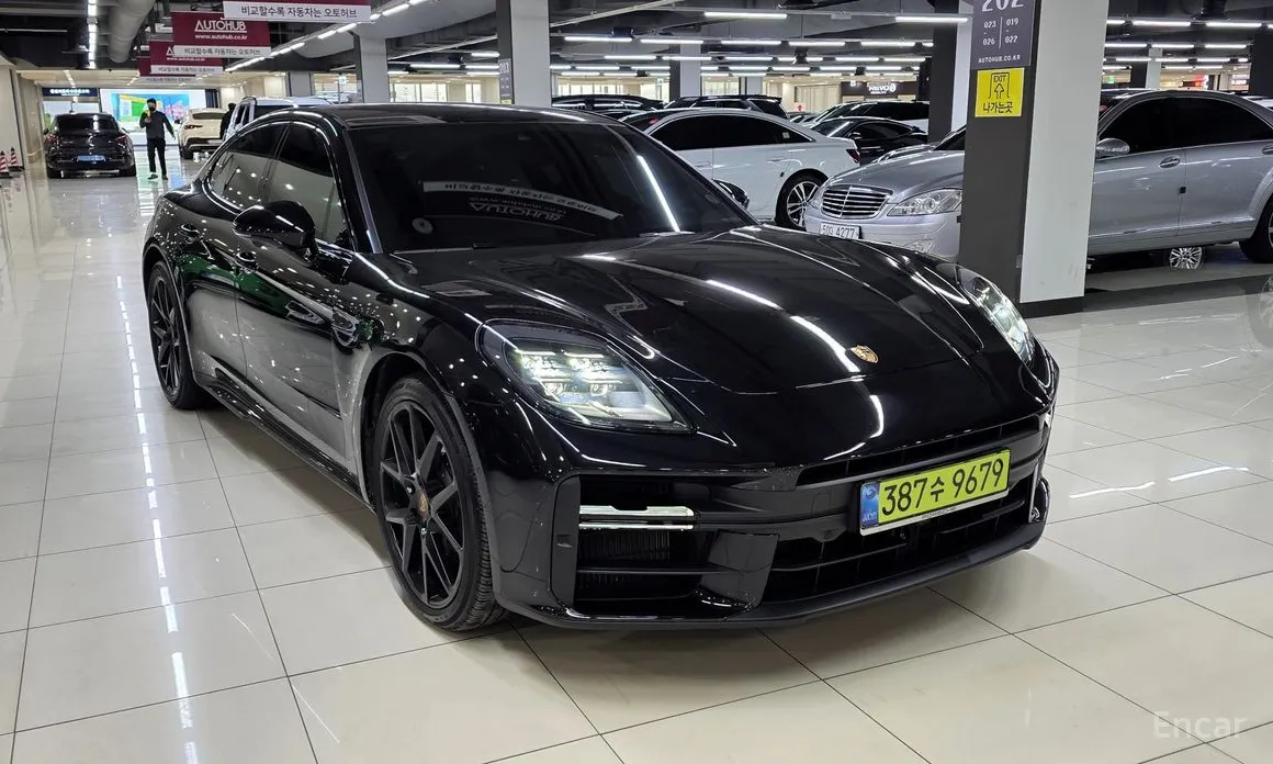 Фото 2 - Porsche Panamera