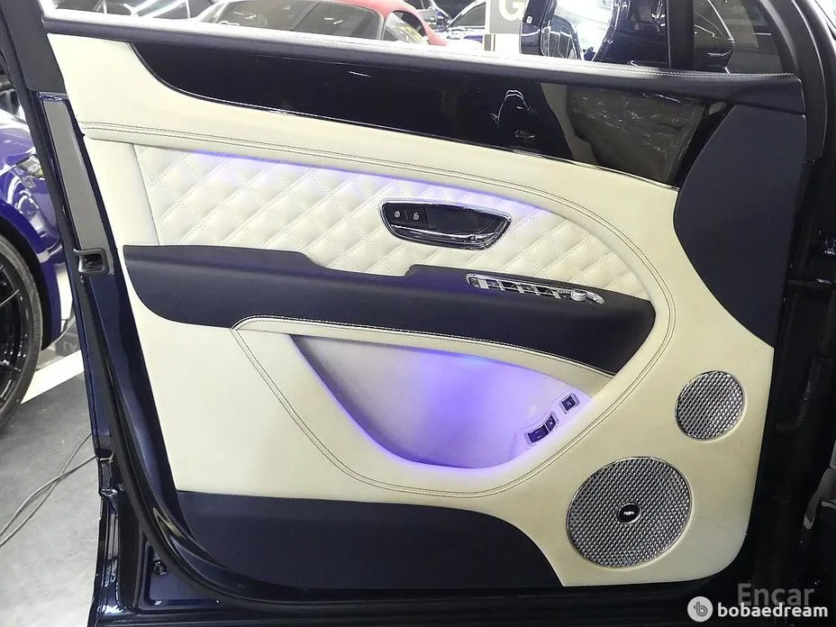 Фото 11 - Bentley Bentayga