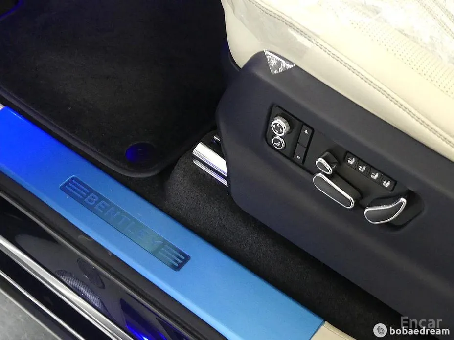 Фото 12 - Bentley Bentayga