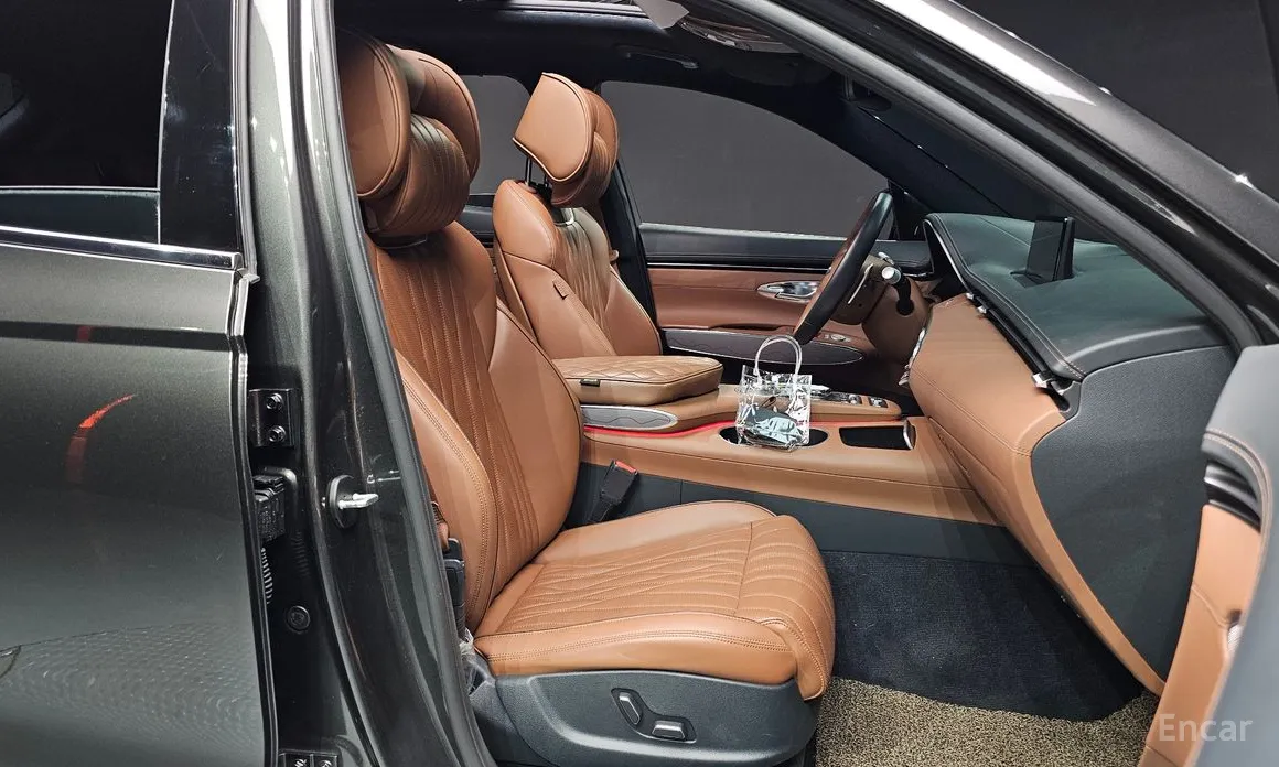 Photo 10 - Genesis GV70