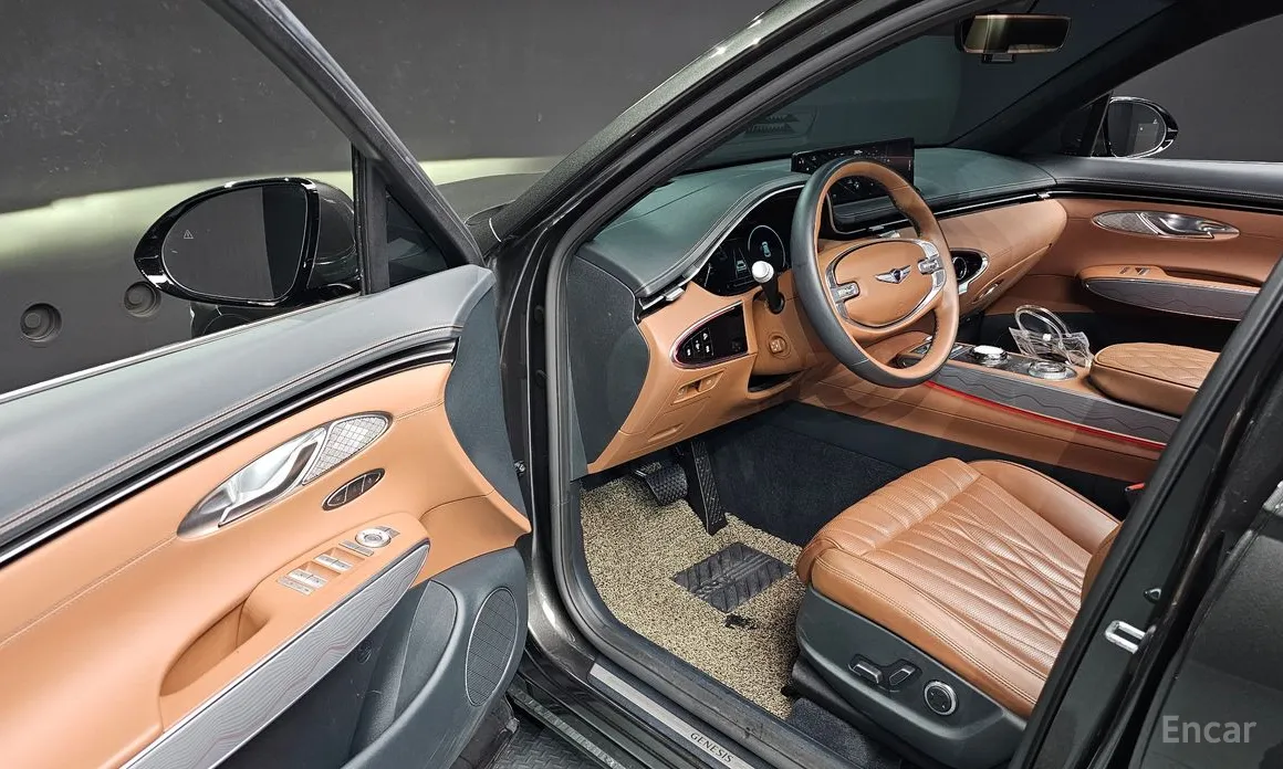 Photo 11 - Genesis GV70