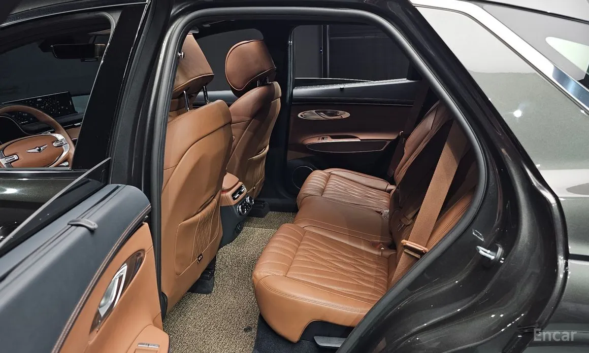 Photo 12 - Genesis GV70