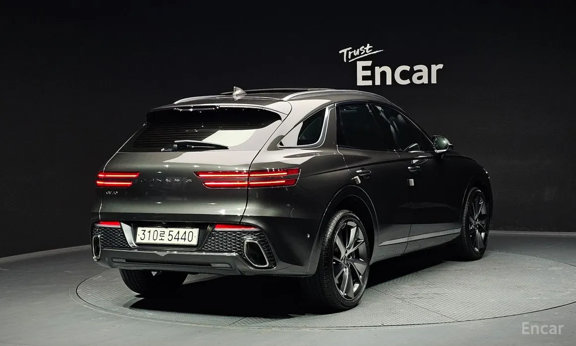 Photo 2 - Genesis GV70