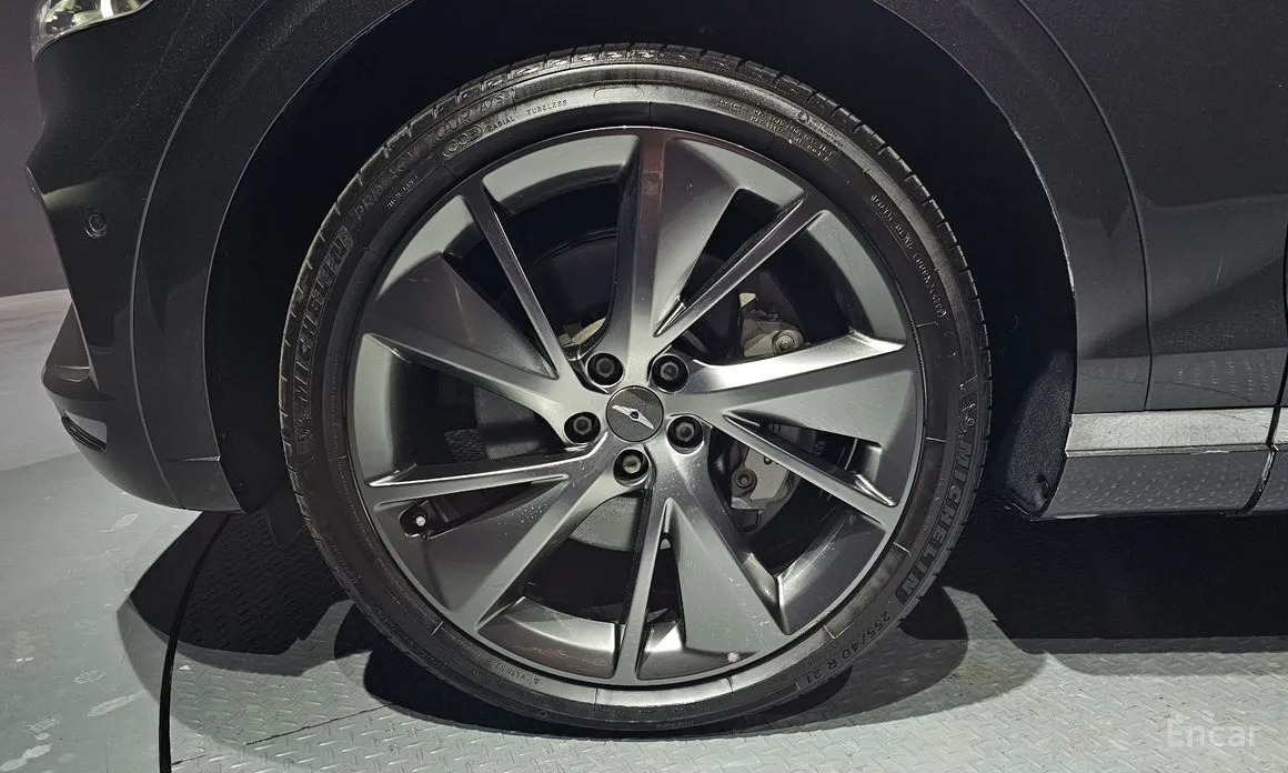 Photo 5 - Genesis GV70