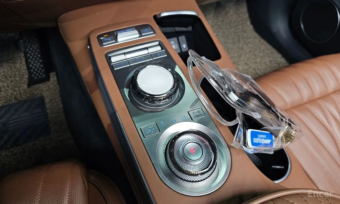 Photo 9 - Genesis GV70