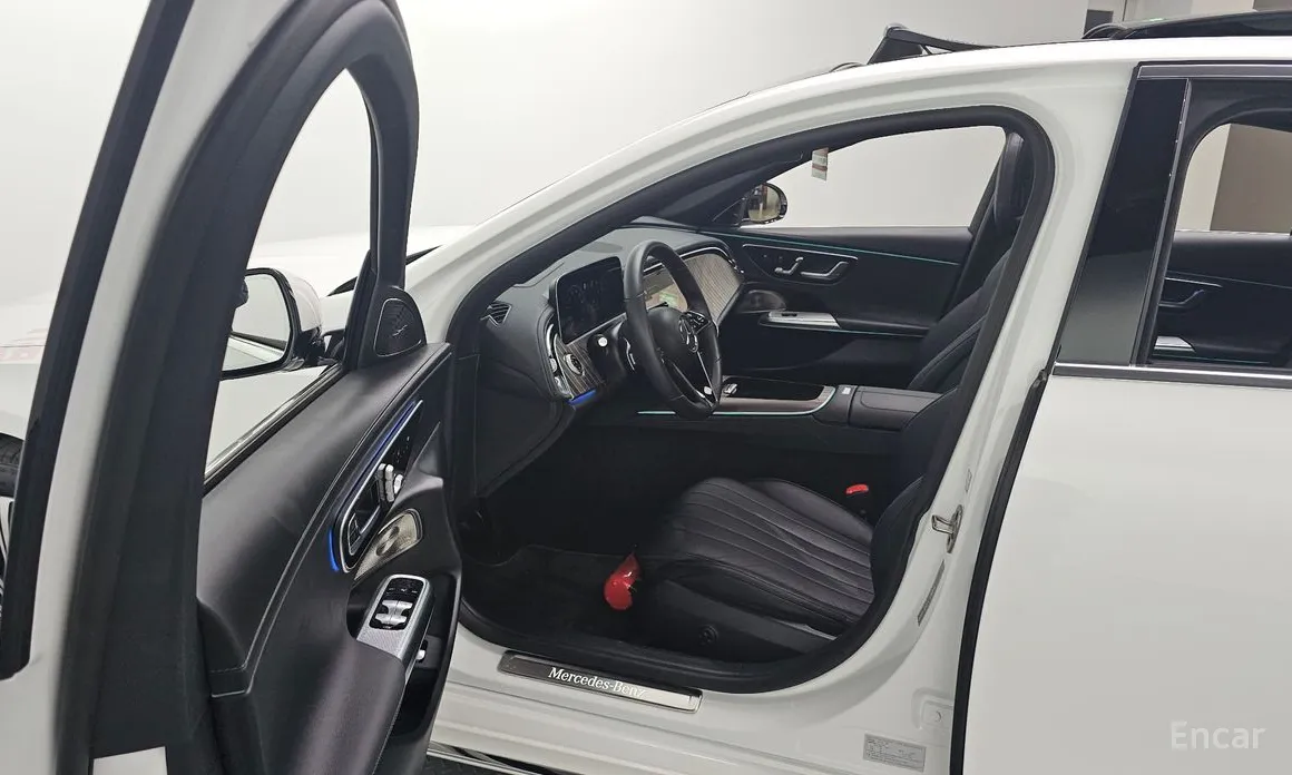 Mercedes-Benz E-Class 2024 E300 4MATIC Exclusive