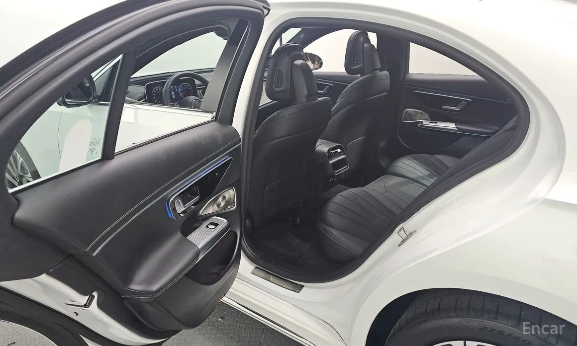 Mercedes-Benz E-Class 2024 E300 4MATIC Exclusive