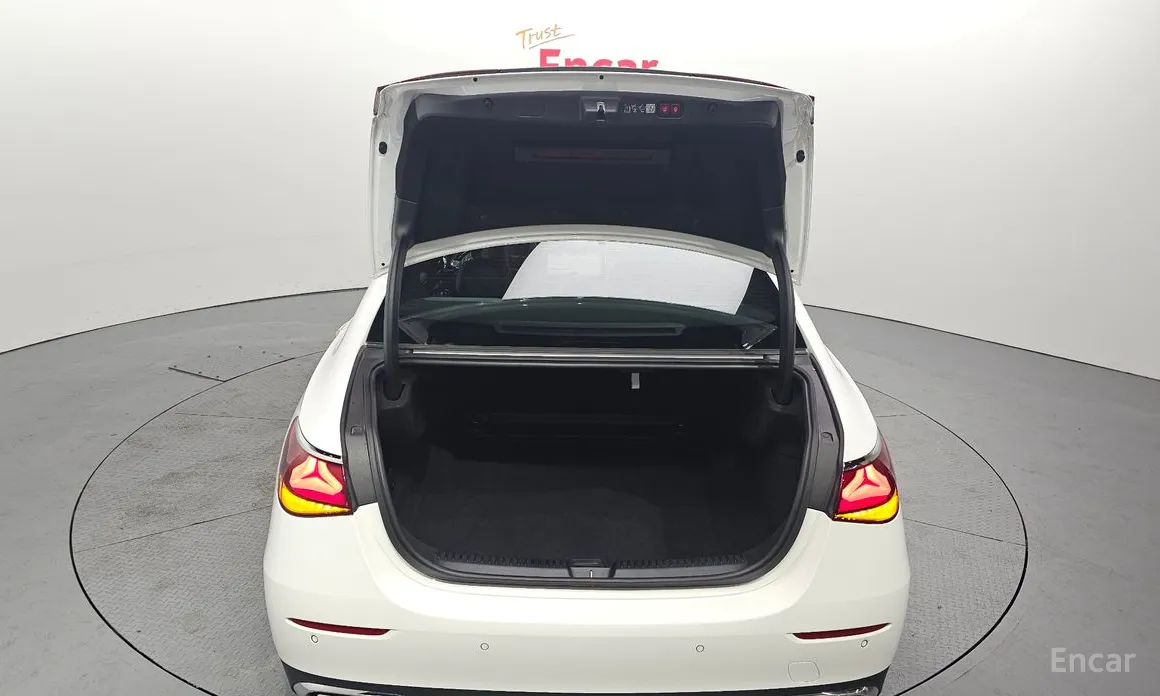 Mercedes-Benz E-Class 2024 E300 4MATIC Exclusive