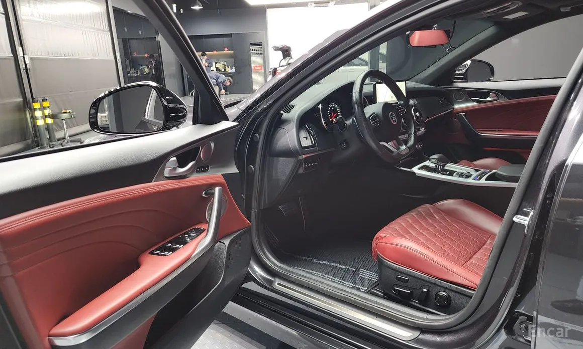 Фото 10 - Kia Stinger