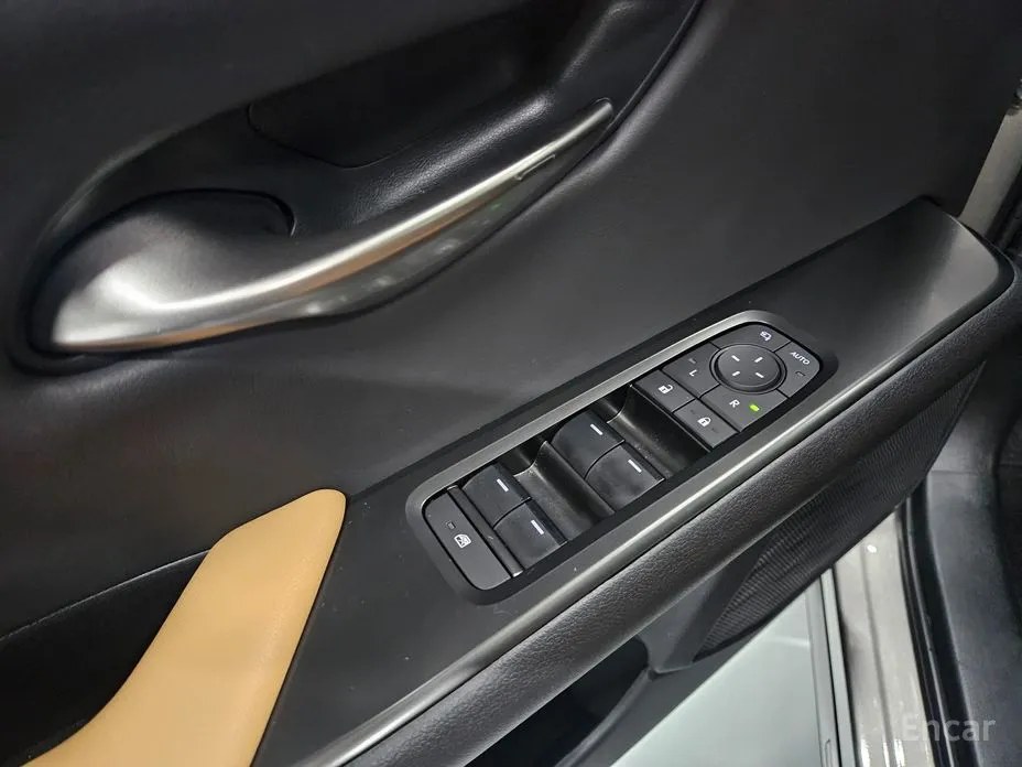 Фото 11 - Lexus UX