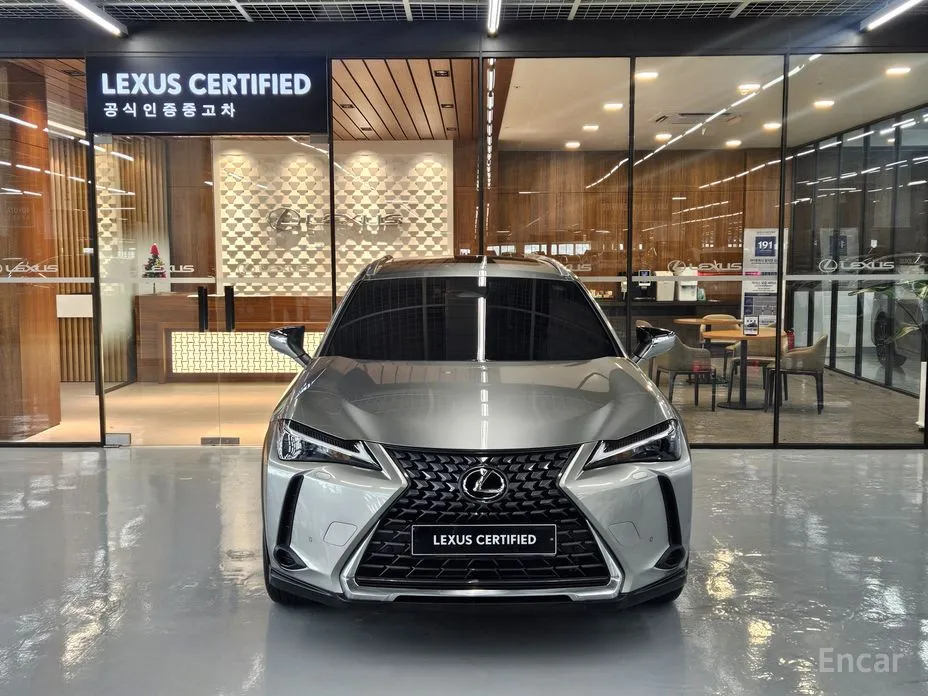 Фото 3 - Lexus UX