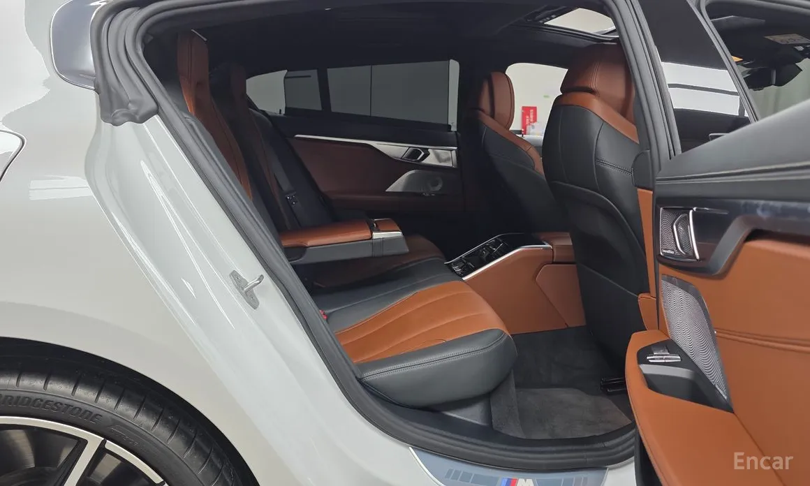 Фото 12 - BMW 8 Series