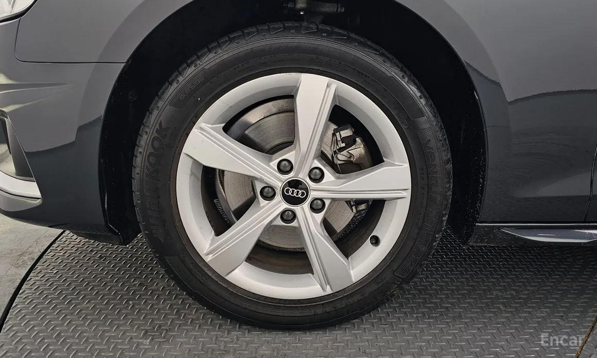 Фото 5 - Audi A4