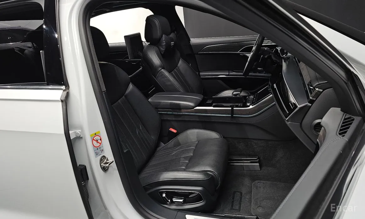 Фото 10 - Audi A8