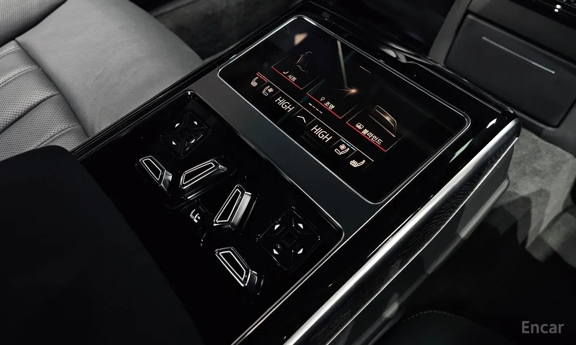 Фото 19 - Audi A8