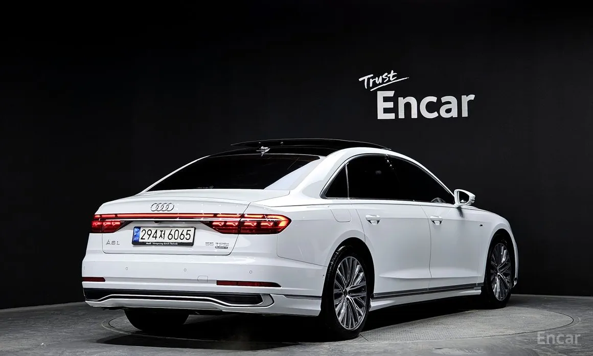 Фото 2 - Audi A8