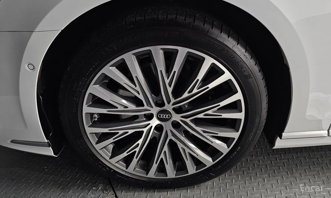 Фото 5 - Audi A8