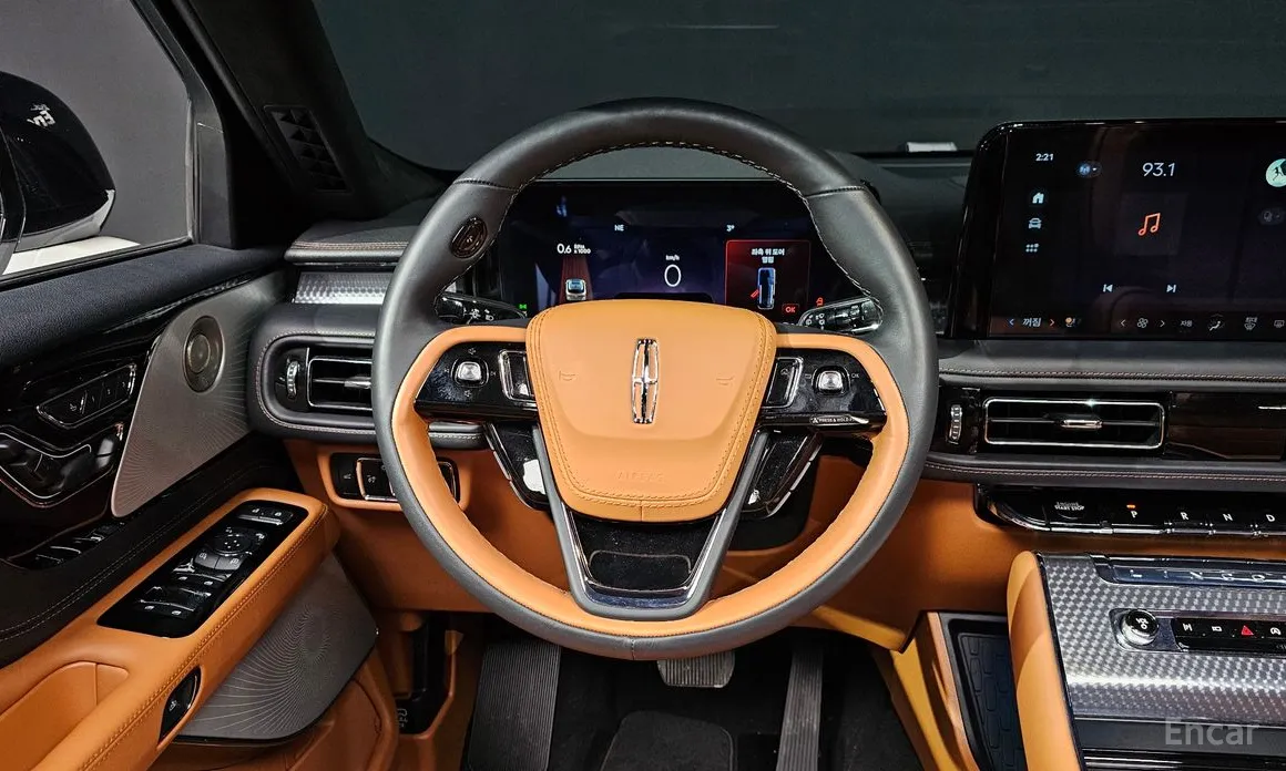 Фото 13 - Lincoln Aviator