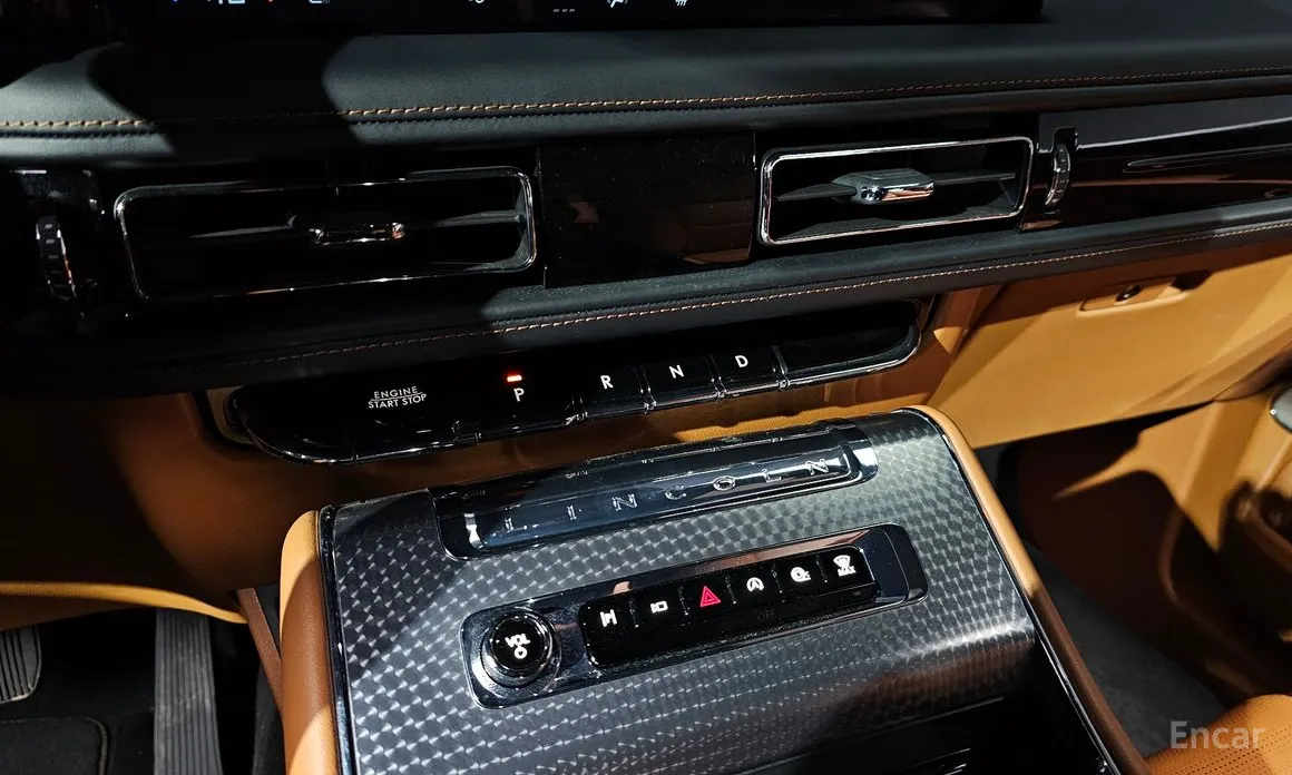 Фото 9 - Lincoln Aviator