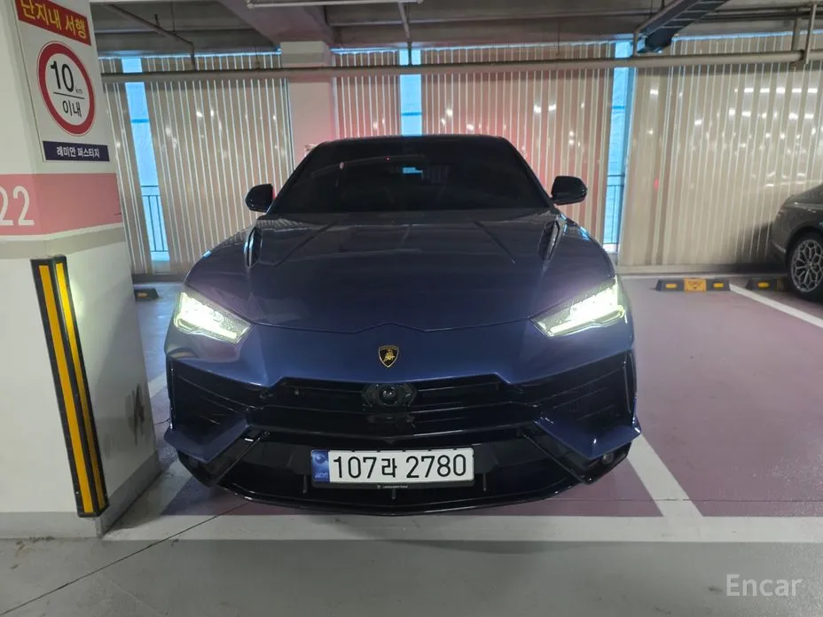 Фото 1 - Lamborghini Urus