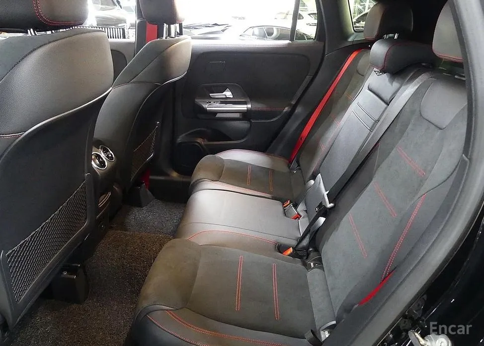 Фото 12 - Mercedes-Benz GLA-Class