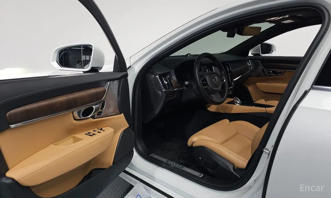 Фото 10 - Volvo S90