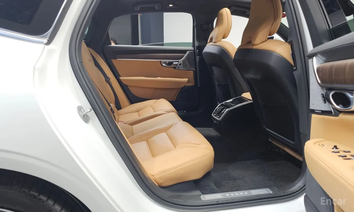 Фото 12 - Volvo S90