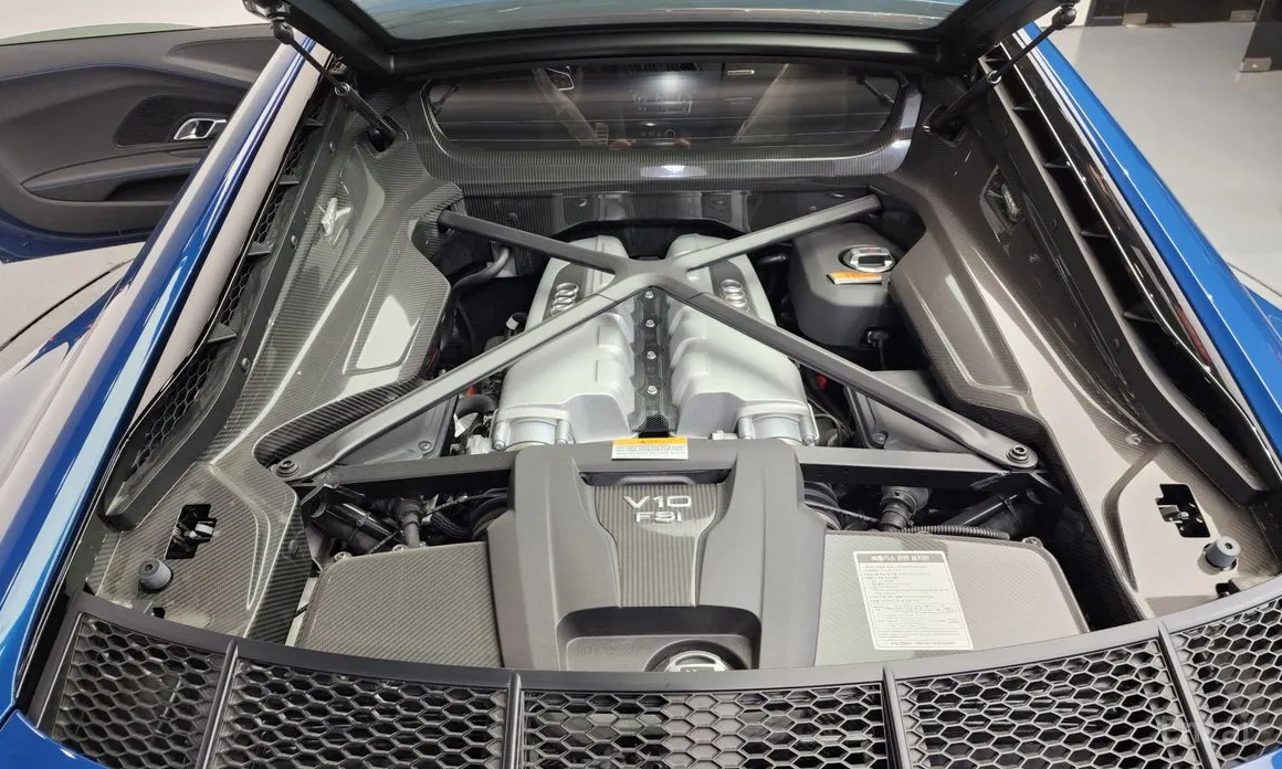 Фото 20 - Audi R8