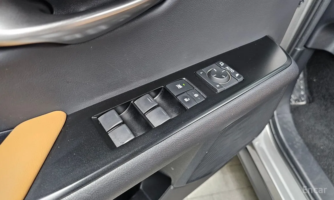 Фото 14 - Lexus UX