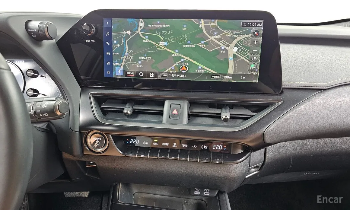 Фото 17 - Lexus UX