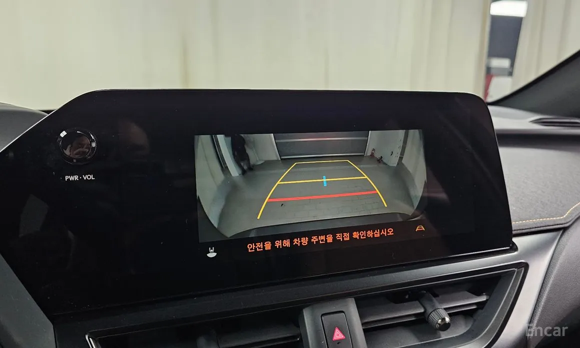 Фото 18 - Lexus UX