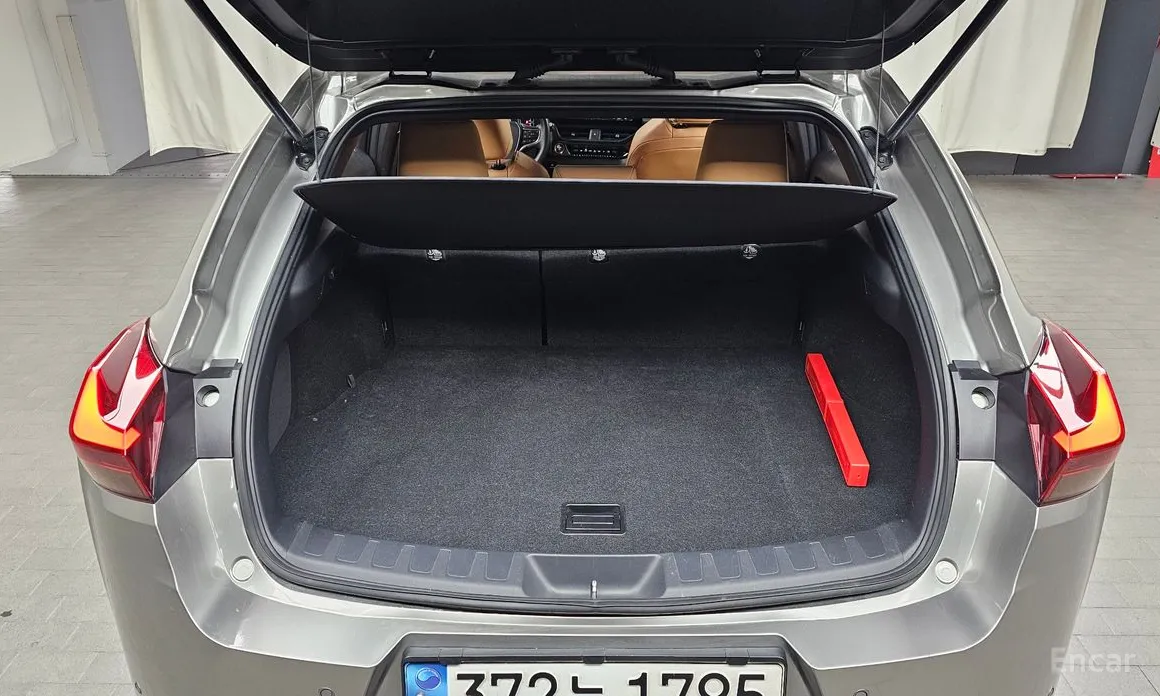 Фото 20 - Lexus UX