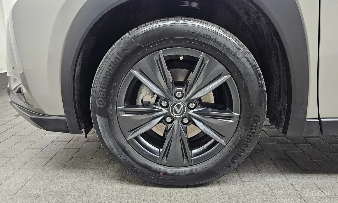 Фото 5 - Lexus UX