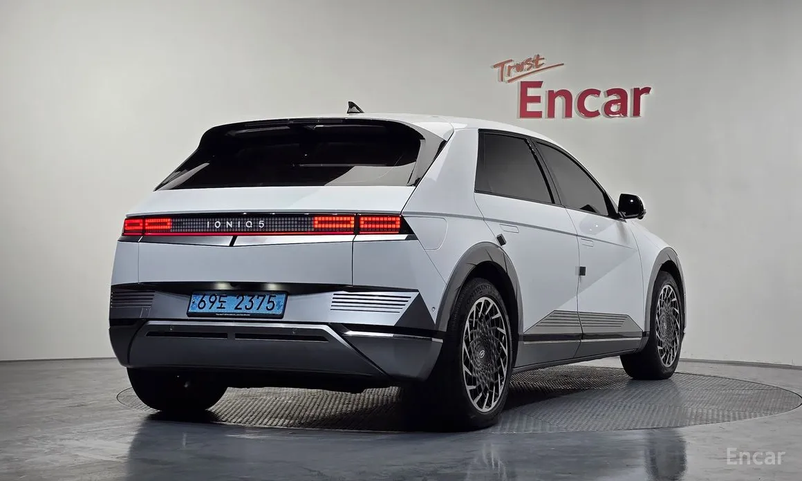 Фото 2 - Hyundai Ioniq 5