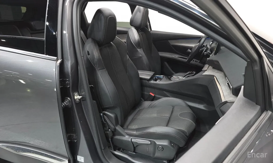 Фото 10 - Peugeot 3008