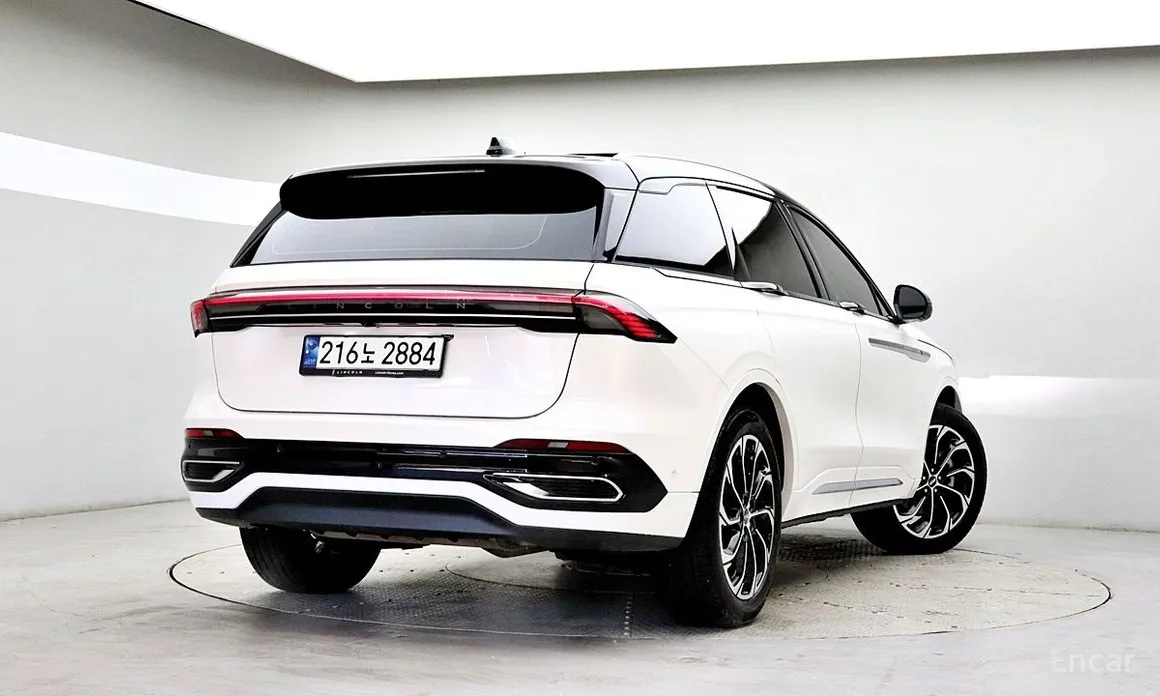 Фото 2 - Lincoln Nautilus