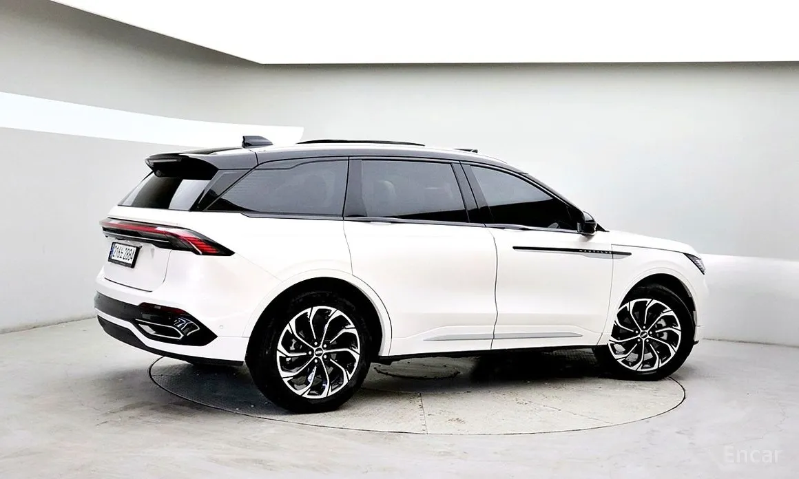 Фото 4 - Lincoln Nautilus