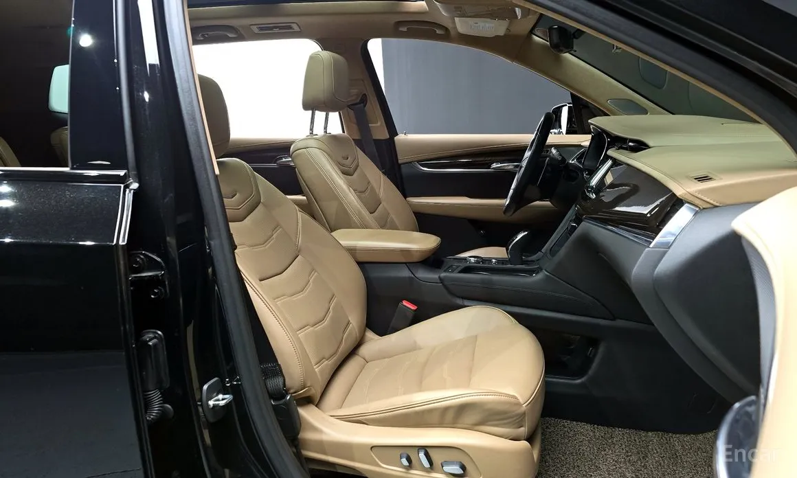 Фото 10 - Cadillac XT6