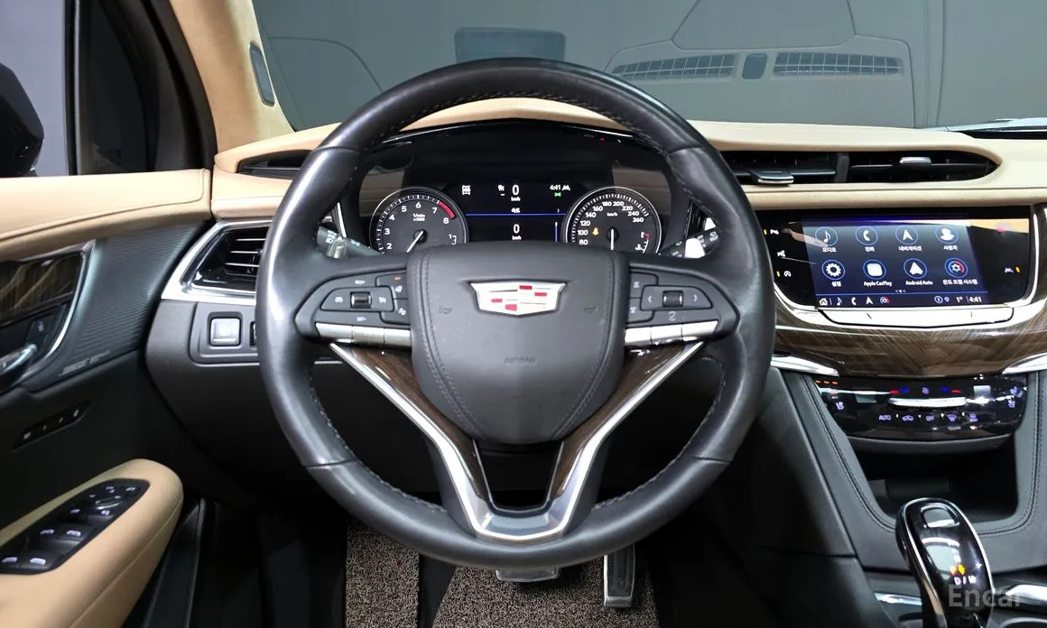 Фото 13 - Cadillac XT6