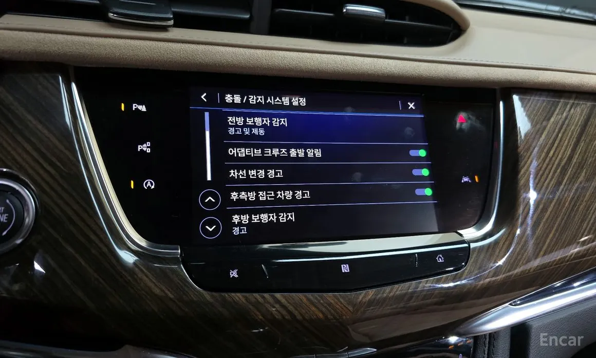 Фото 16 - Cadillac XT6