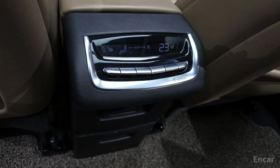 Фото 19 - Cadillac XT6