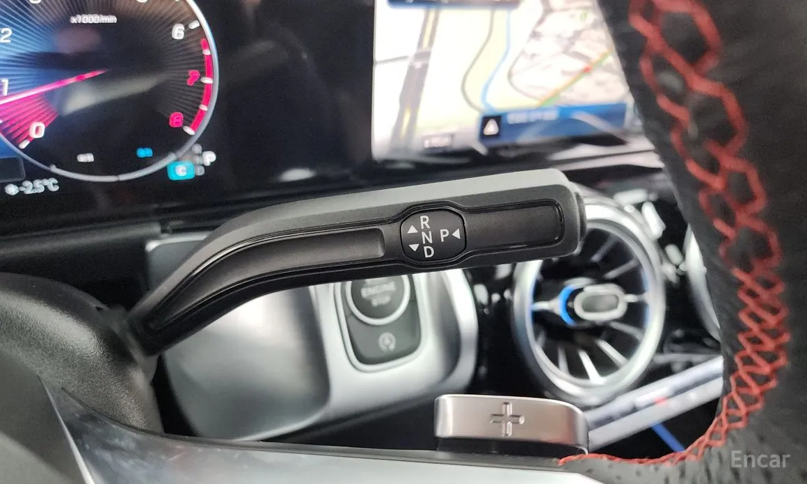 Фото 9 - Mercedes-Benz GLB-Class